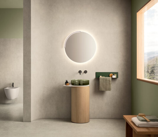 Il bagno prende forma tra geometrie morbide, materia e personalizzazione