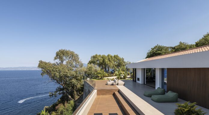 Un belvedere affacciato sul mare e sulle Eolie