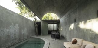 Casa Gruta: il brutalismo verde che richiama le grotte dello Yucatán casa gruta