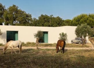 Melides House, rifugio nell’Alentejo firmato Sabrab Architecture