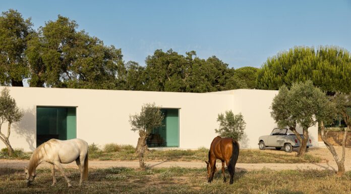 Melides House, rifugio nell’Alentejo firmato Sabrab Architecture