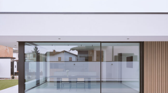 L’architettura orizzontale di Villa TM villa tm