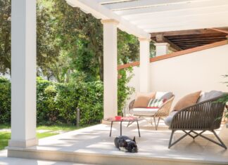 Lusso informale e il ritmo naturale dell’abitare forte dei marmi