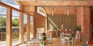 Imparare dalla natura: la scuola progettata da Gradolí & Sanz Arquitectes
