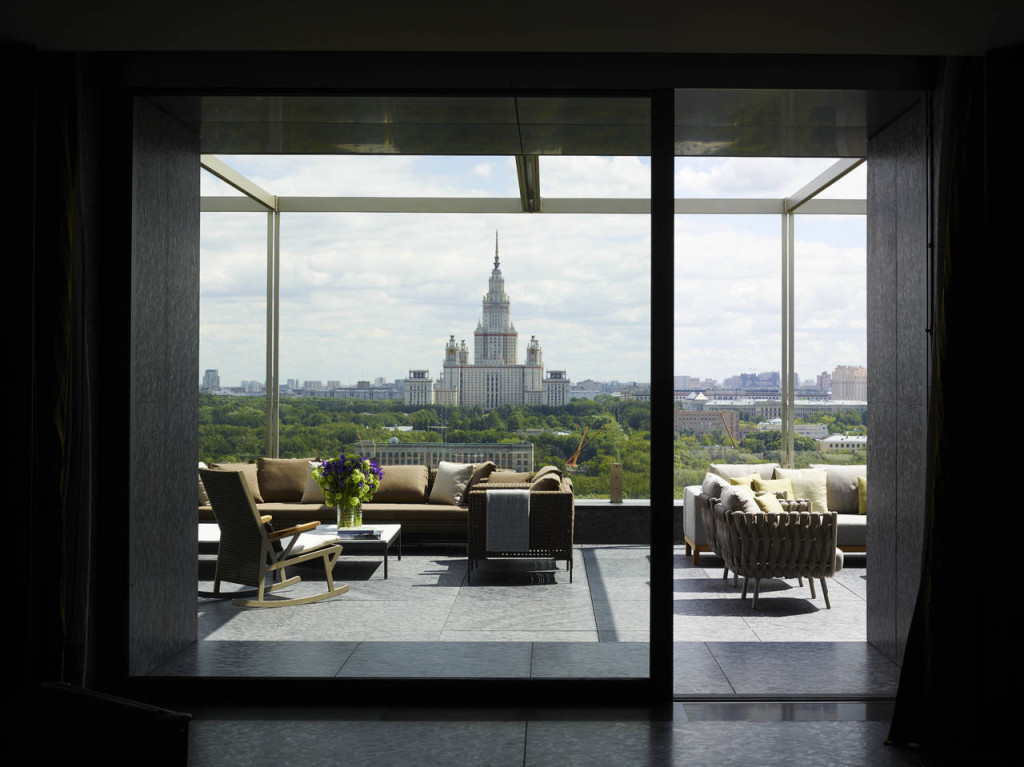 Attico a Mosca by studio Mazzer (Photo by Richard Powers)