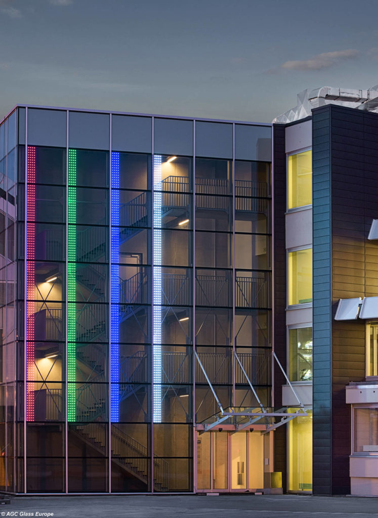 La facciata dell'aeroporto di Bruxelles, realizzata con il vetro Glassiled di AGC. Photo by Jean-Michel Byl. © AGC Glass Europe