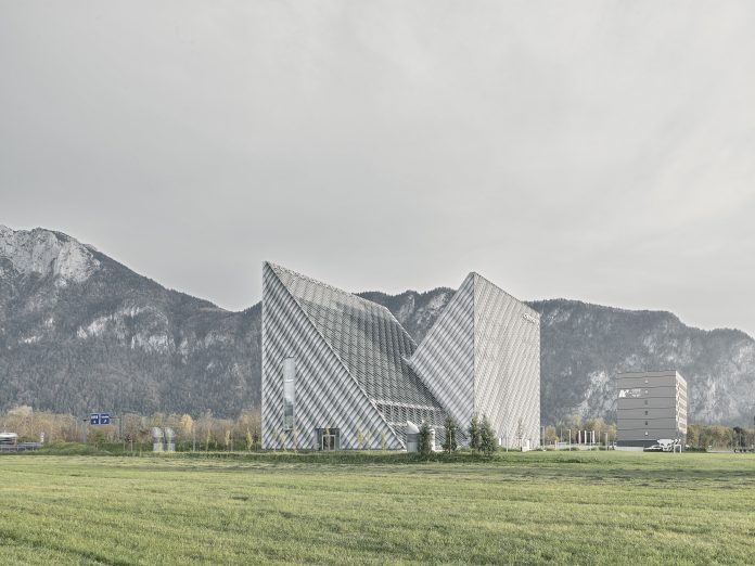 80 Ansicht NW: Totale