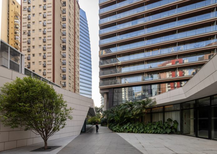 111617-preview_low_7704-2_111617_sc_v2com