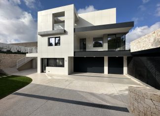 Chiusure efficienti per una villa dal linguaggio razionale e l’anima sostenibile