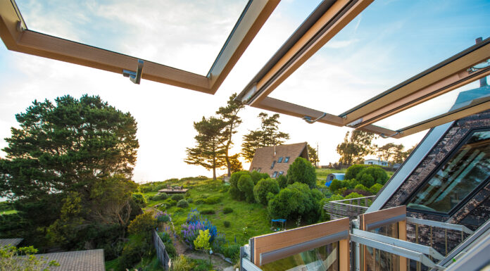 La finestra da tetto che diventa balcone panoramico