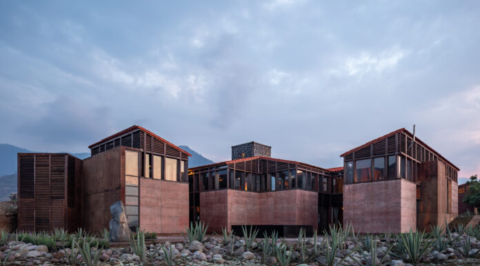 Silence House, Alejandro D’Acosta, Xaagá