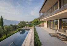 Architettura, luce e continuità materica sul lago di Garda