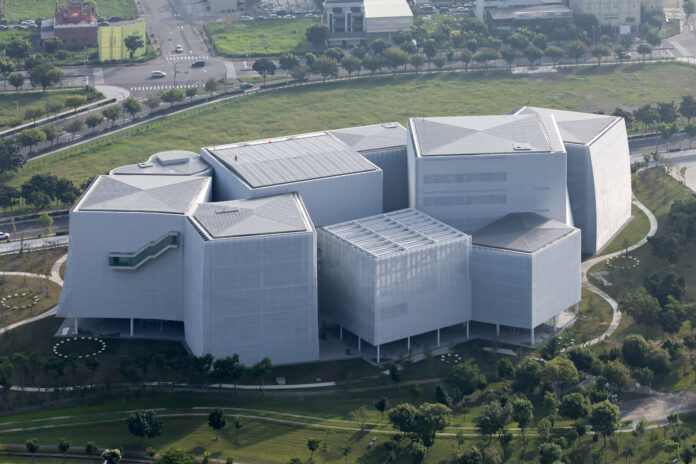 3. Exterior of Taichung Green Museumbrary, designed by SANAA Architects. Image courtesy of Taichung Art Museum. © Iwan Baan
