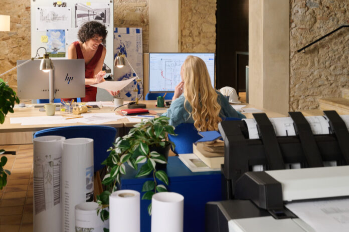 HP DesignJet T2600 MFP Plus Edition Build Connected - Lifestyle 47_7475259 HP