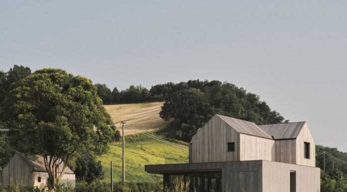 Treehouse: un rifugio contemporaneo ai margini del bosco