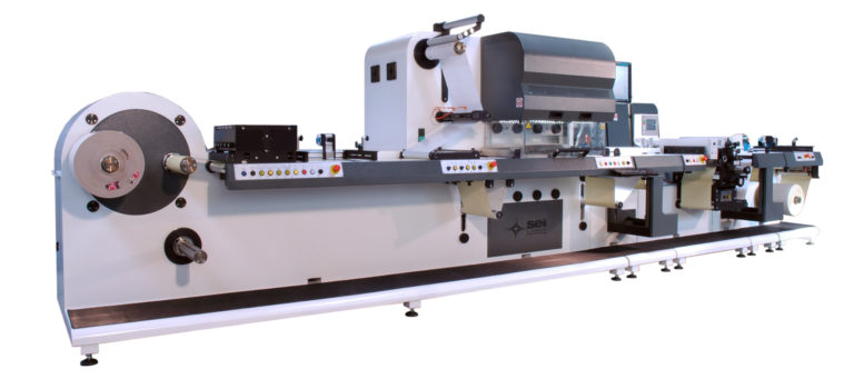 Sistema di finitura e fustellatura digitale di etichette autoadesive