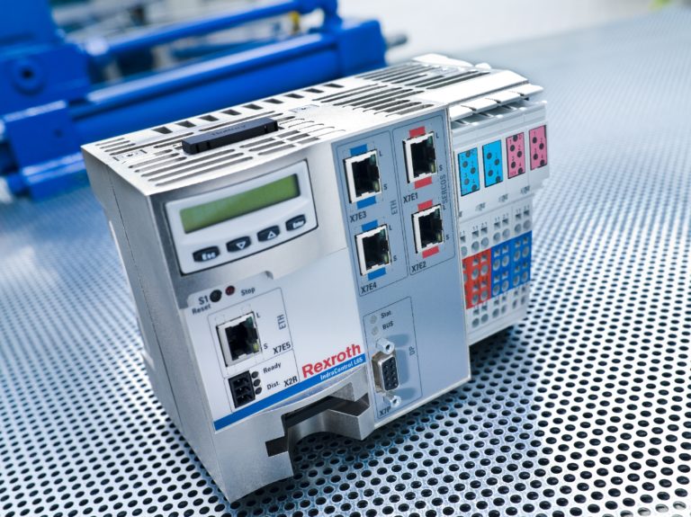 Automazione di sistemi con azionamenti idraulici, elettrici, pneumatici e ibridi