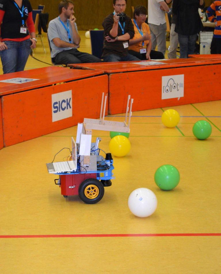 Il Laboratorio Robotics and Intelligent Machines si aggiudica il Robot Day 2012