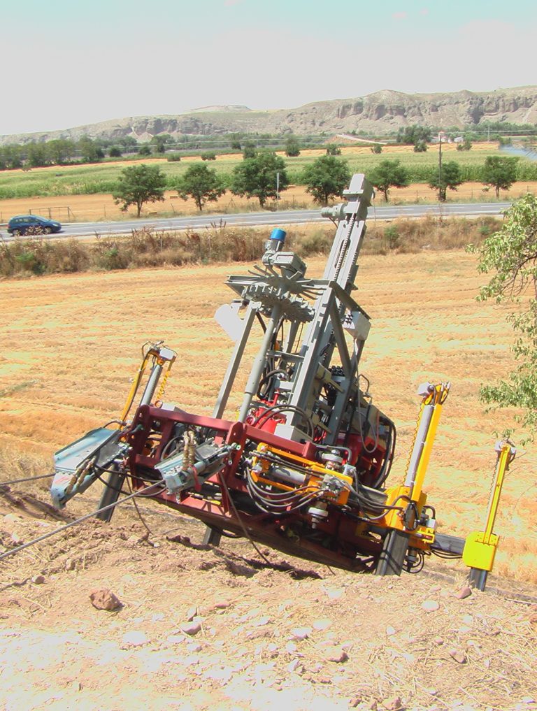 Il robot da arrampicata per il monitoraggio e il consolidamento frane