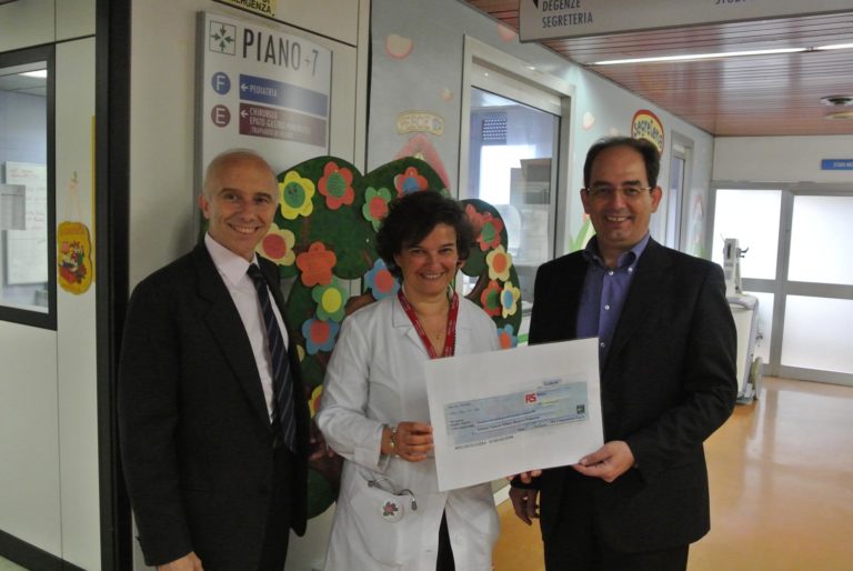 Rs Components dona oltre 14.000 euro all’Istituto dei tumori di Milano