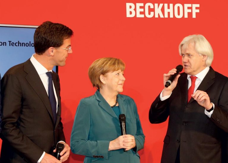 La Cancelliera tedesca Angela Merkel visita lo stand Beckhoff ad Hannover Messe