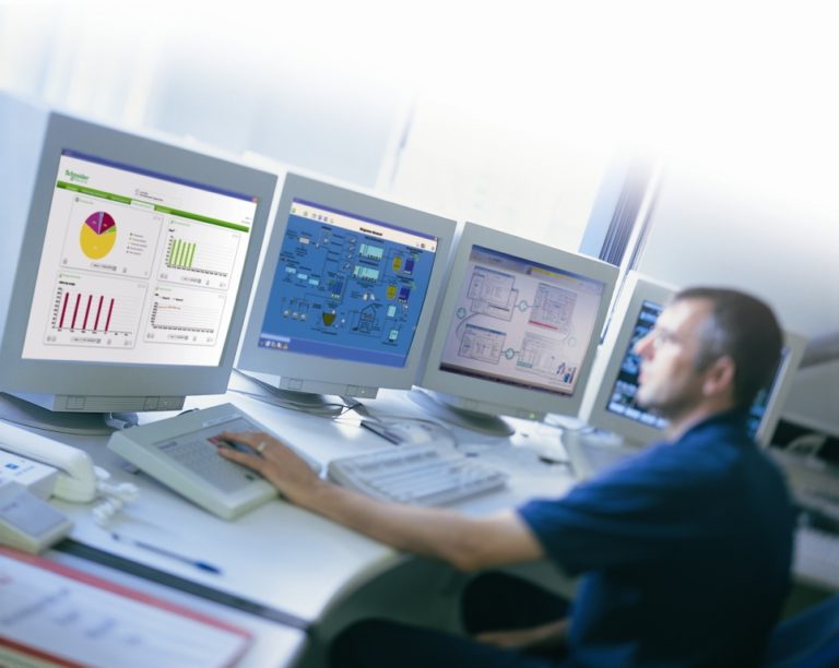 PlantStruxure￾ Pes, il processo secondo Schneider Electric