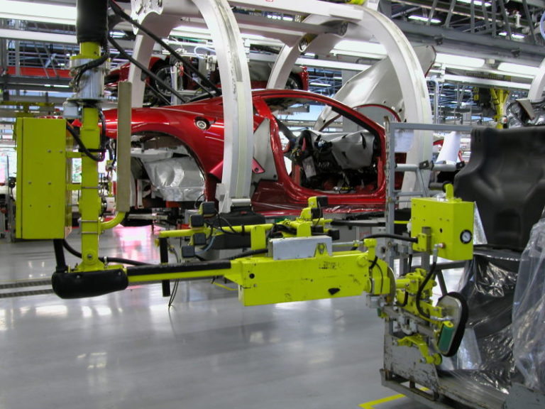 Cerchi lavoro? Buttati nel manifatturiero