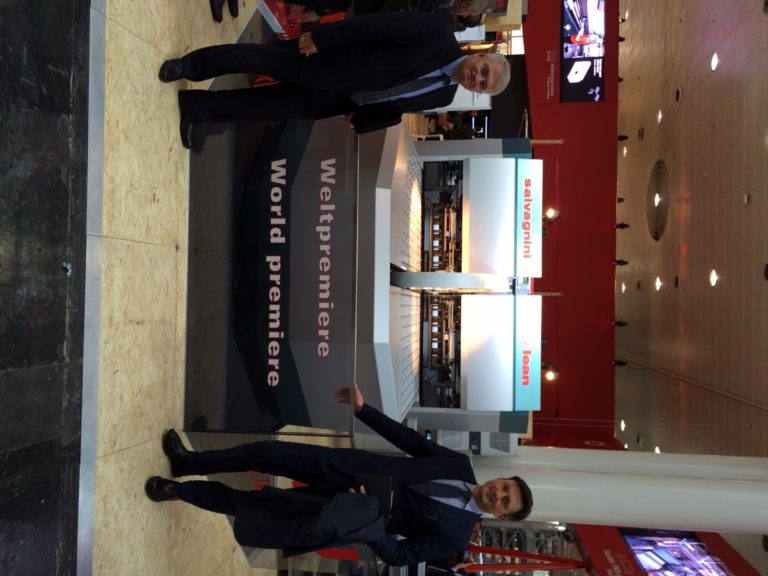 Azionamento decentralizzato Kollmorgen per formare la lamiera