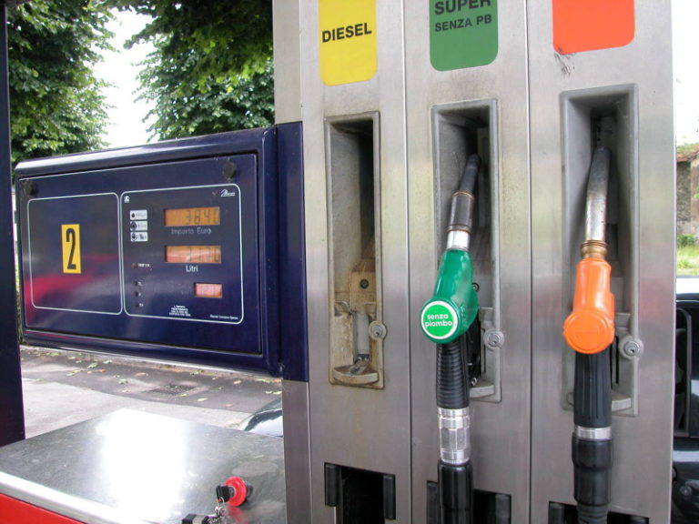 Aumentano i consumi di prodotti petroliferi