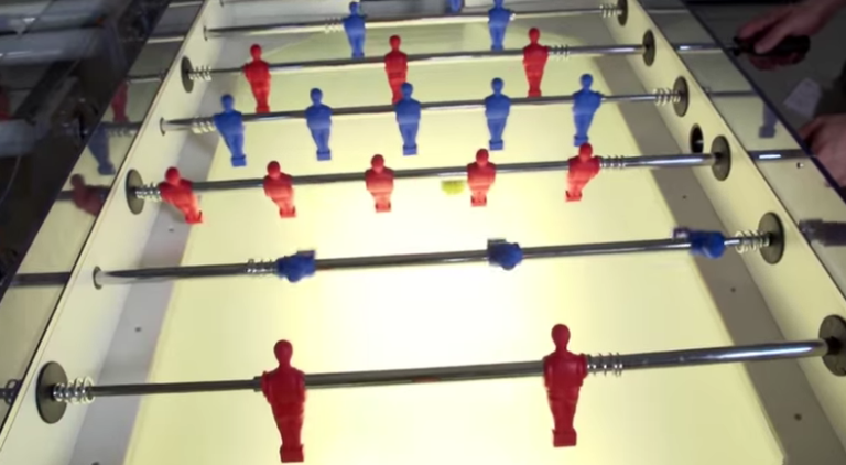 Robokicker: safe motion Pilz in azione all’Hannover Messe