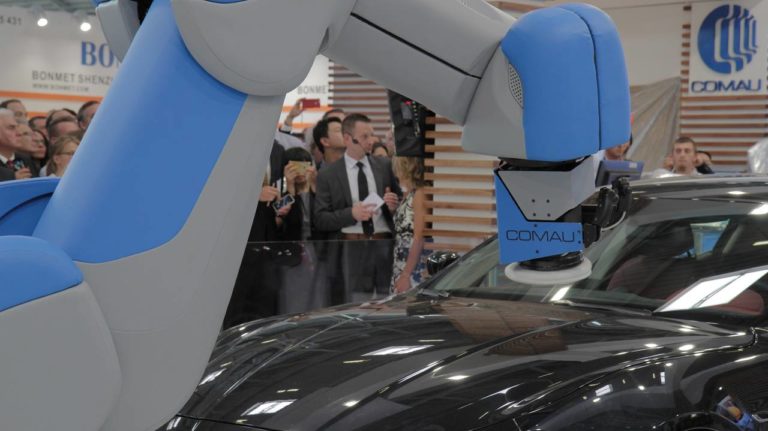 A Monaco, Comau invita a pensare “out of the fence”