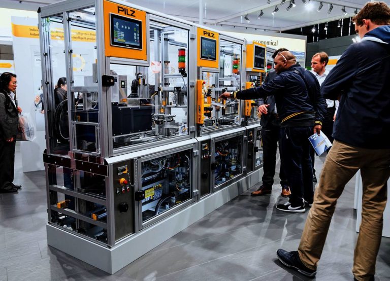 Pilz a Norimberga: massima attenzione a robot sicuri e Smart Factory