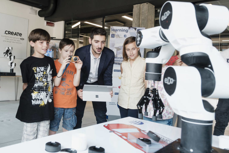 La robotica al servizio della didattica con e.Do, il nuovo robot Comau