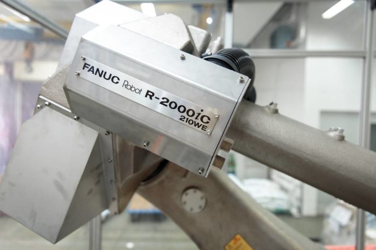 Fanuc presenta nuovo robot certificato per il lavaggio industriale in ambienti gravosi