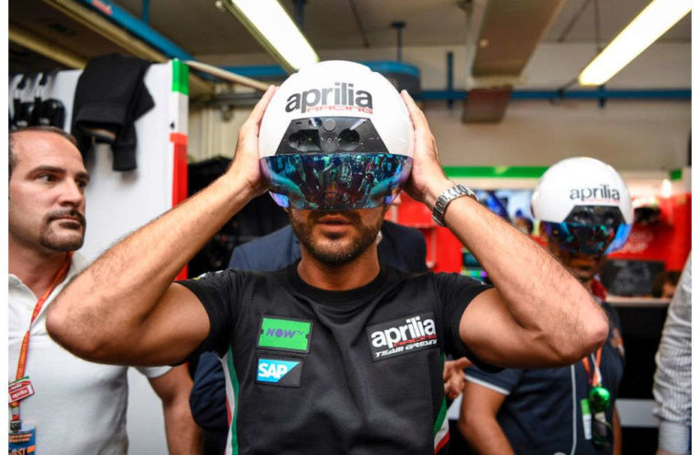 Aprilia Racing progetta il box del futuro con la realtà aumentata