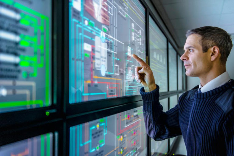 Schneider firma una suite software per la trasformazione digitale