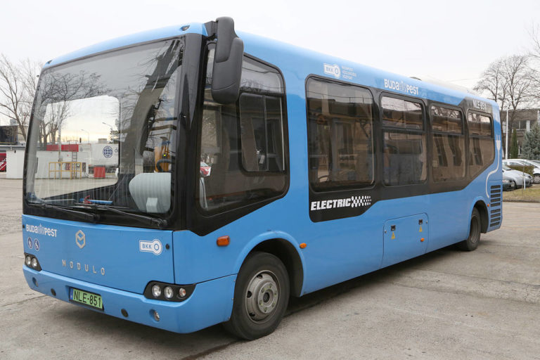 Soluzione elettroidraulica Parker per autobus a impatto zero