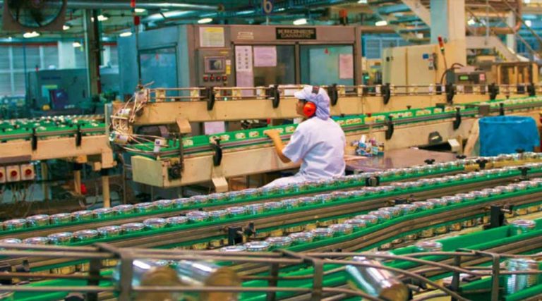 Schneider si fa in tre per il Food & Beverage digitale