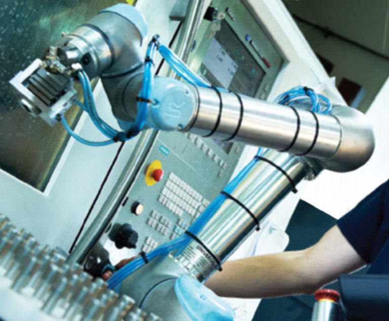 Euroswitch si dota di un’isola robotizzata per dosaggio resine