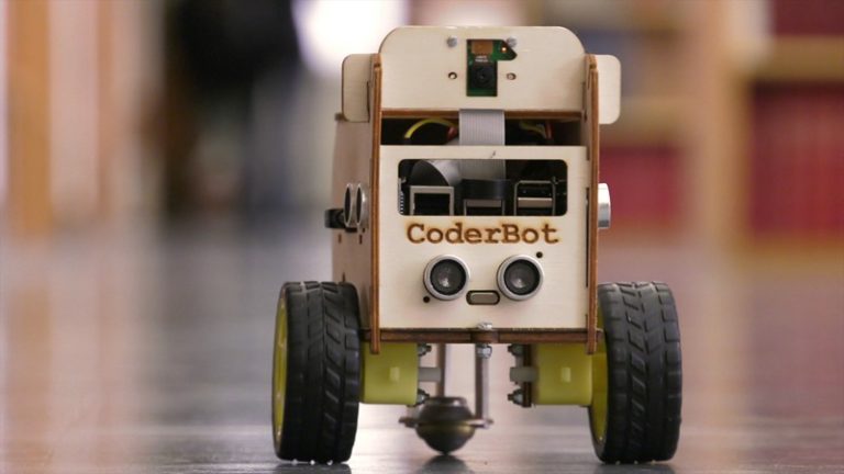 Crowdfunding: obiettivo raggiunto per CoderBot, il robot per giocare a pensare