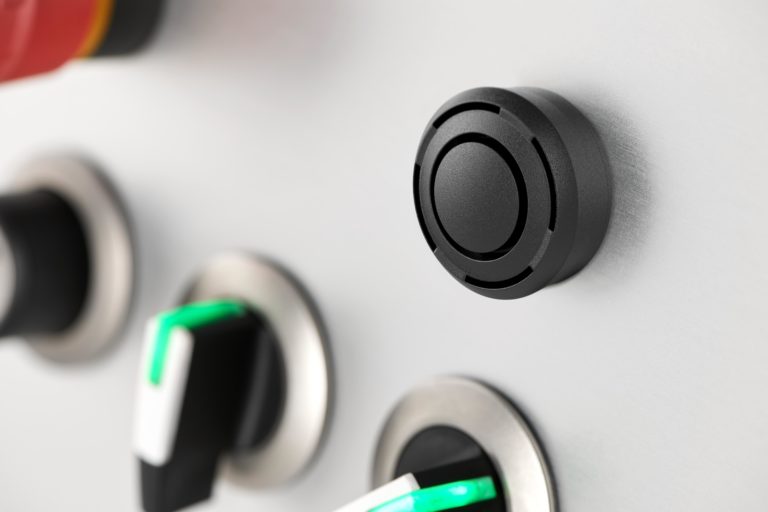 Segnalatori acustici EAO, compatti e universali