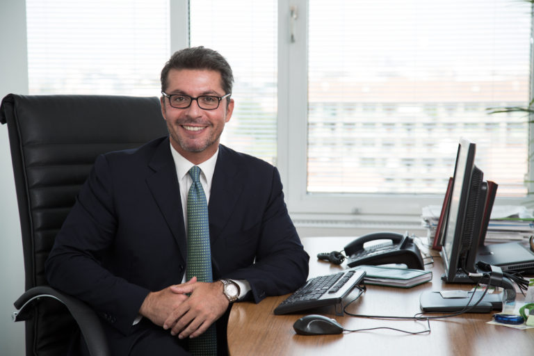 Cybersicurezza: attacco al cybercrimine con lauree e master