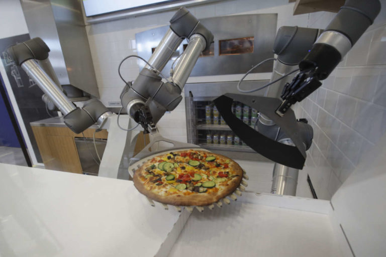 Show cooking creativo con i robot collaborativi pizzaioli Universal Robots