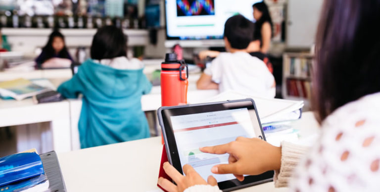 Olivetti diffonde le competenze digitali nelle scuole