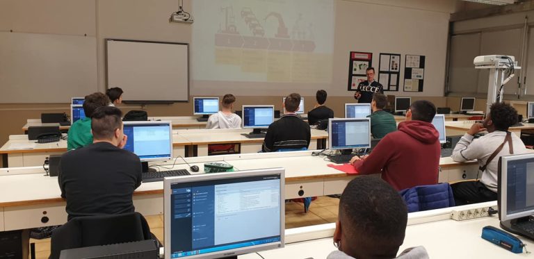 A Lecco l’alternanza scuola-lavoro “alla rovescia” di Adecco e Siemens