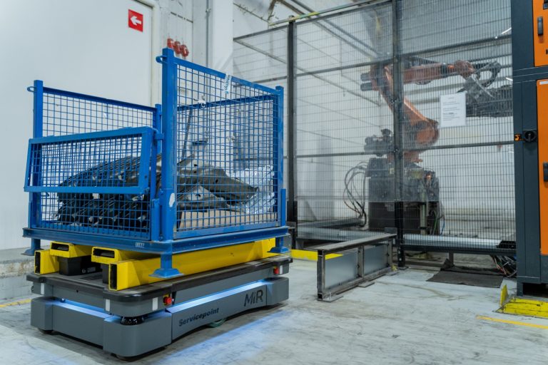 Robot mobili, fabbriche intelligenti e logistica flessibile