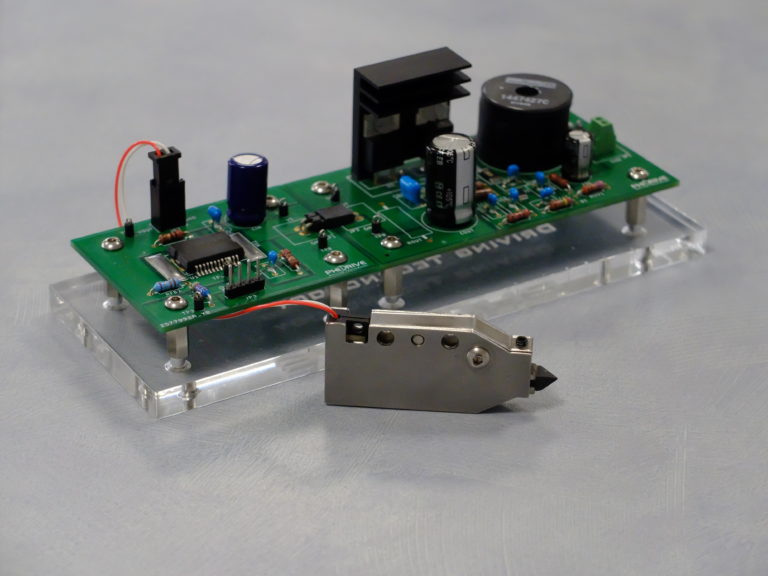 Manipolazione e assemblaggio di microcomponenti con le pinze GRI-PHI