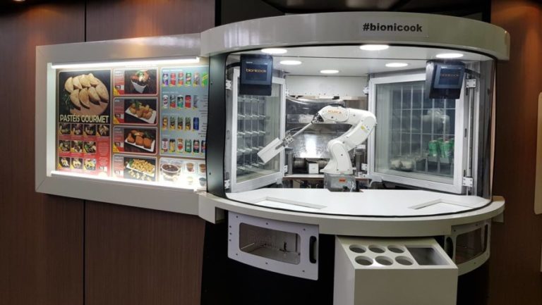 KUKA: arriva il robot cameriere per i fast food