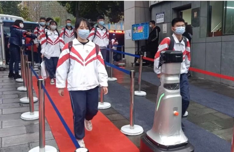 Sorveglianza attiva contro il Coronavirus con robot intelligenti e tecnologia Advantech