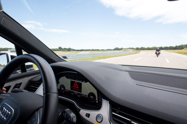 Guida intelligente e dialogo tra veicoli: il ruolo del 5G